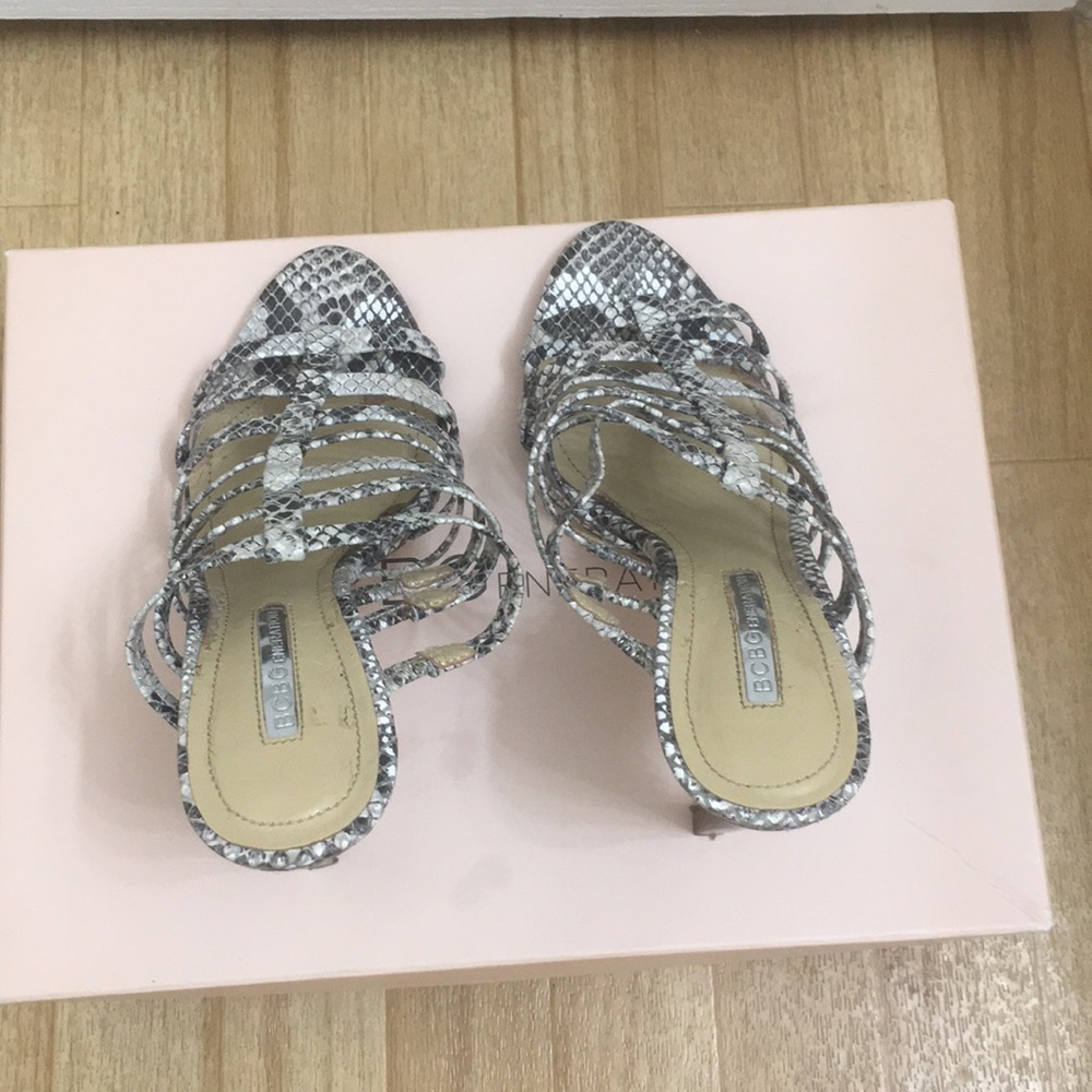 Lady's shoes
